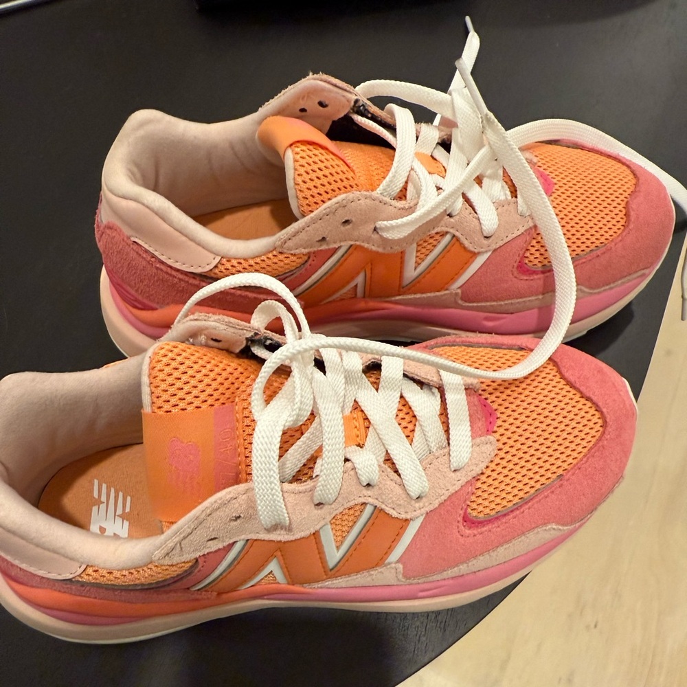 New balance women’s  57/40 'Valentine's Day